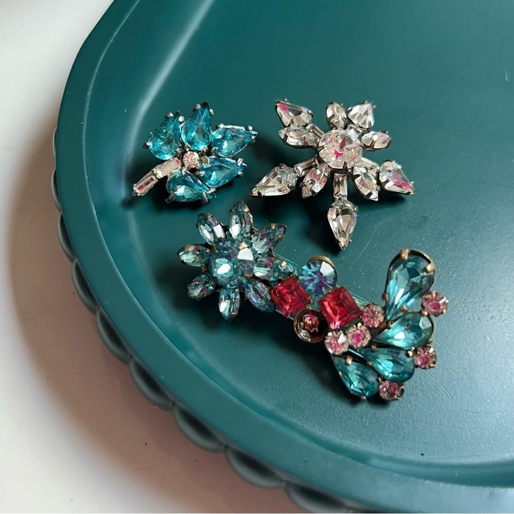 Vintage 3 Piece MCM 1950s 1960s Atomic Era Aqua Pink Crystal Brooch Pins Lot
